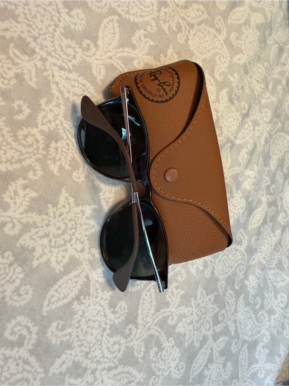 Women’s Ray-Ban + Brown Leather Case - Picture 2 of 4